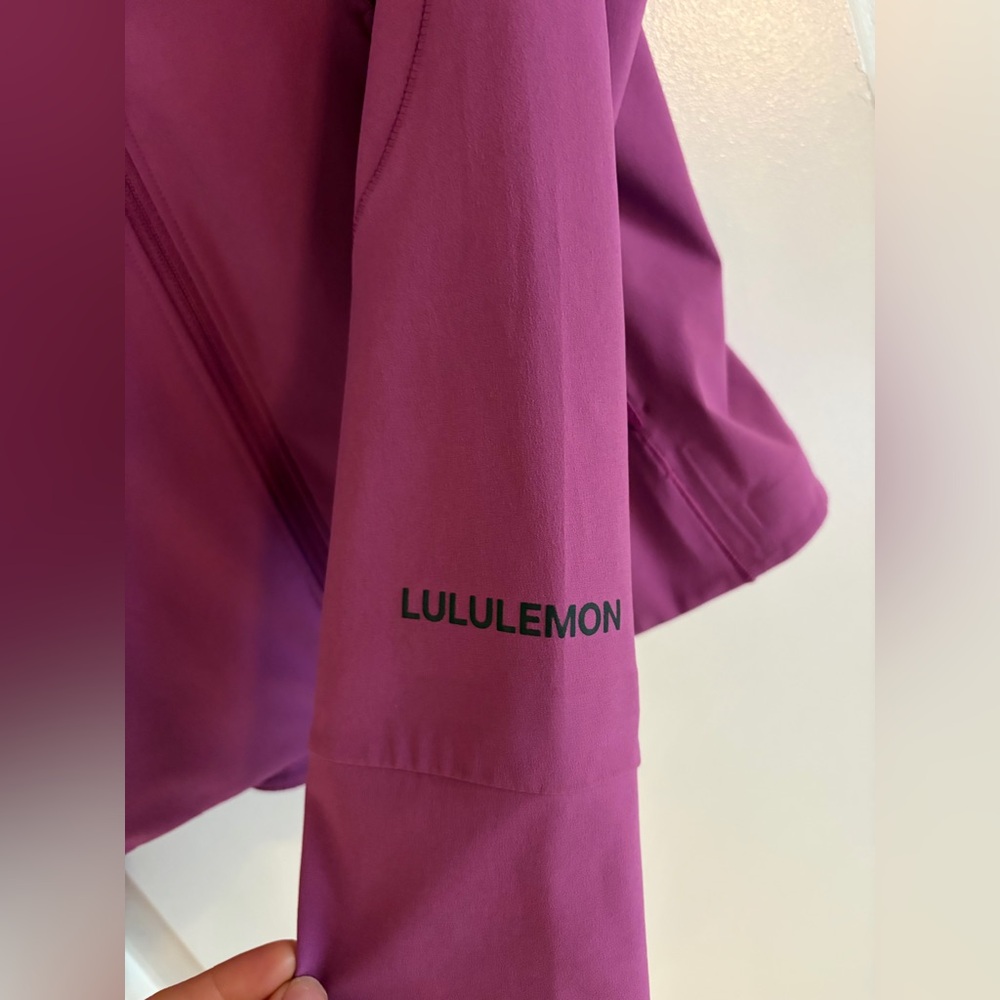 lululemon athletica Mist Over Windbreaker - Picture 3 of 13